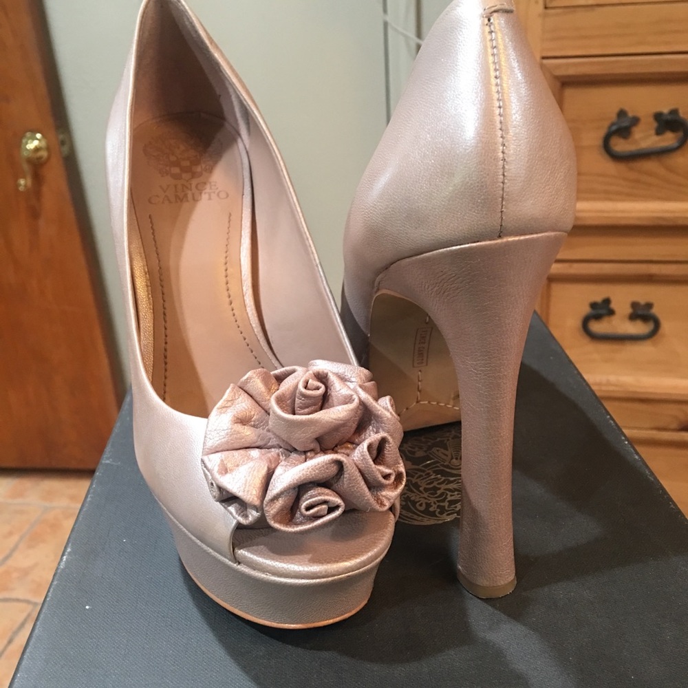 Brand-name high heel shoes - Picture 2 of 4